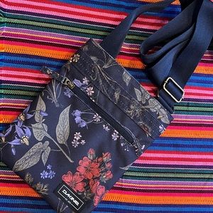 🌻Dakine Jive Floral Crossbody